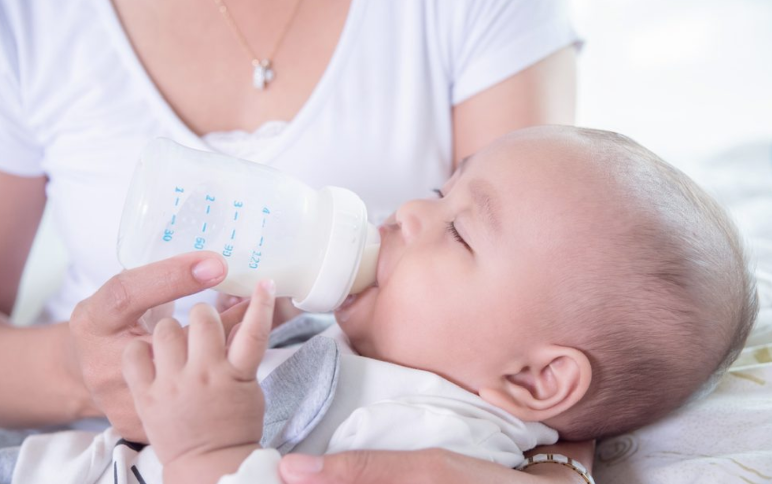 赤ちゃんに牛乳を飲ませていい？母乳からの切り替えで注意することは？ LiLuLa